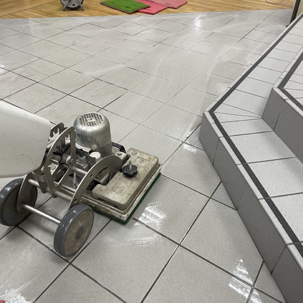 Bei DS Gebäudemanagement konzentrieren wir uns auf zuverlässige und professionelle Gebäudereinigungsdienstleistungen