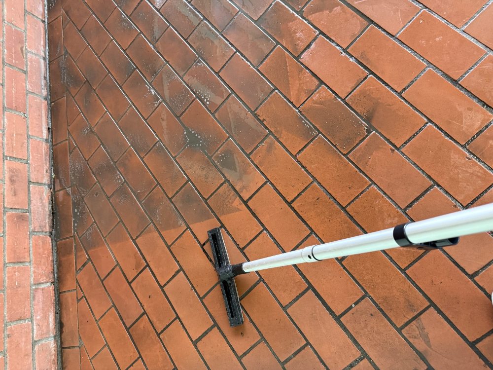 Bei DS Gebäudemanagement konzentrieren wir uns auf zuverlässige und professionelle Gebäudereinigungsdienstleistungen